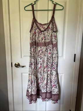 Floral Print Spaghetti Strap Midi Dress. Adjustable straps. Light & summery! Lg